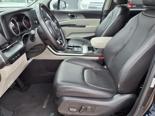 2024 Kia Carnival LX