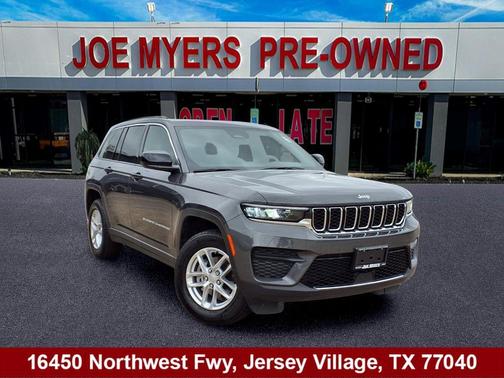 Baltic Gray Metallic Clearcoat 2025 Jeep Grand Cherokee Laredo