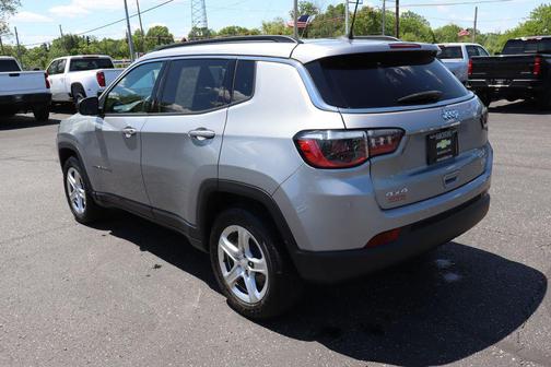 Baltic Gray Metallic Clearcoat 2024 Jeep Compass Latitude