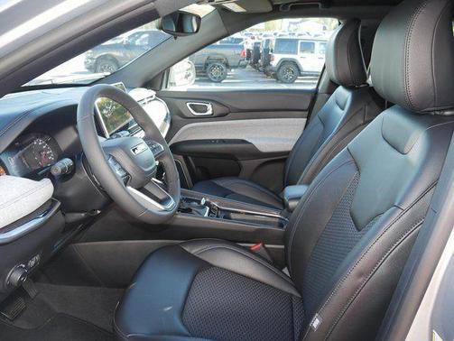 Baltic Gray Metallic Clearcoat 2024 Jeep Compass Latitude