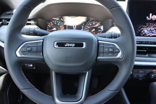 Baltic Gray Metallic Clearcoat 2024 Jeep Compass Latitude