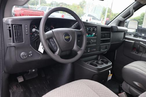 2025 Chevrolet Express 2500 RWD 2500 Regular Wheelbase WT