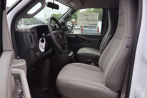 2025 Chevrolet Express 2500 RWD 2500 Regular Wheelbase WT