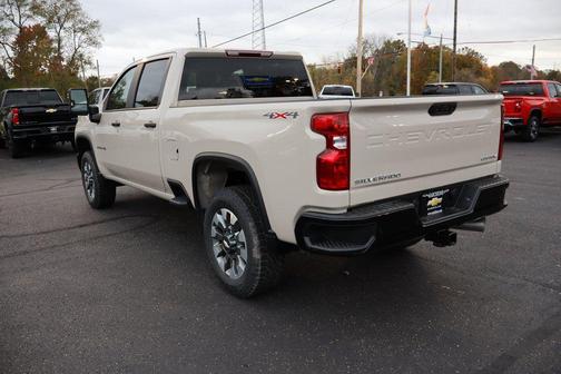 White Sands 2026 Chevrolet Silverado 2500 Custom