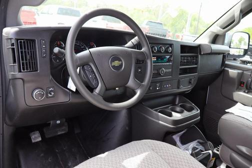 2025 Chevrolet Express 2500 RWD 2500 Regular Wheelbase WT