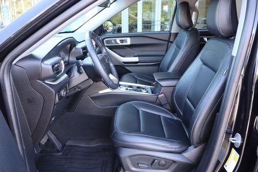 Agate Black Metallic 2023 Ford Explorer XLT