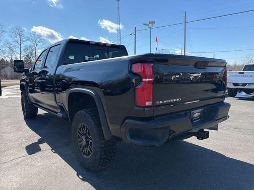 2024 Chevrolet Silverado 2500 4WD Crew Cab Standard Bed ZR2