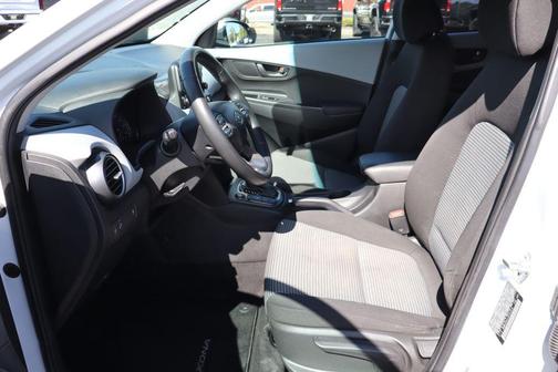 Chalk White 2018 Hyundai KONA SEL