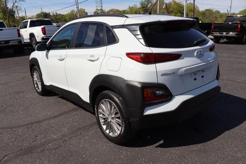 Chalk White 2018 Hyundai KONA SEL