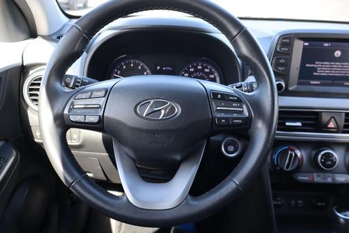 Chalk White 2018 Hyundai KONA SEL