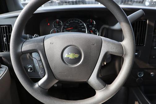 2025 Chevrolet Express 2500 RWD 2500 Regular Wheelbase WT