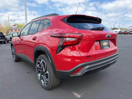 Apex Red 2026 Chevrolet Trax FWD 2RS