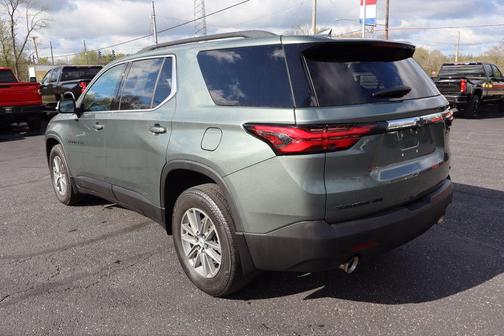 Silver Sage Metallic 2023 Chevrolet Traverse LT Cloth