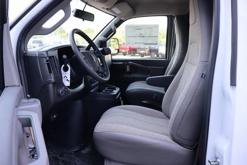2025 Chevrolet Express 2500 RWD 2500 Regular Wheelbase WT