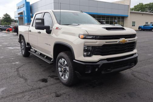 White Sands 2026 Chevrolet Silverado 2500 Custom