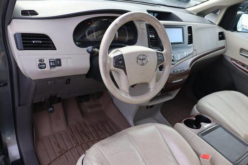 2012 Toyota Sienna XLE