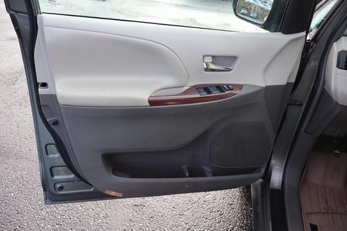 2012 Toyota Sienna XLE