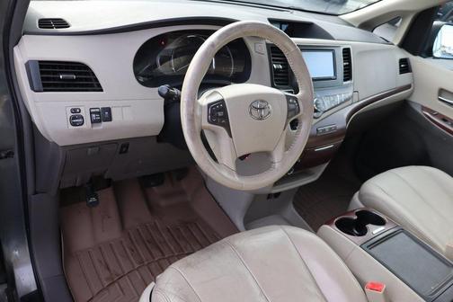 2012 Toyota Sienna XLE