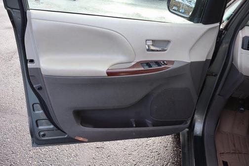 2012 Toyota Sienna XLE