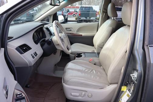 2012 Toyota Sienna XLE