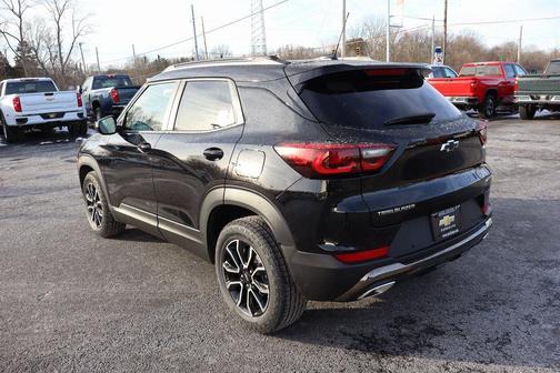 Mosaic Black Metallic 2026 Chevrolet Trailblazer ACTIV