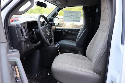 2025 Chevrolet Express 2500 RWD 2500 Regular Wheelbase WT