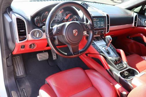 2014 Porsche Cayenne GTS