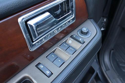 2014 Lincoln Navigator Base
