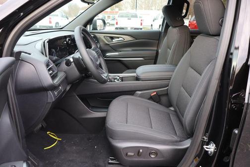 Mosaic Black Metallic 2026 Chevrolet Traverse LT