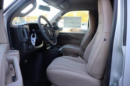 2025 Chevrolet Express 3500 RWD 3500 Regular Wheelbase WT