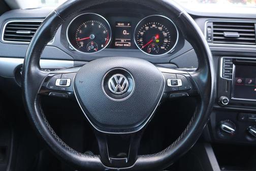 Pure White 2018 Volkswagen Jetta 1.4T SE