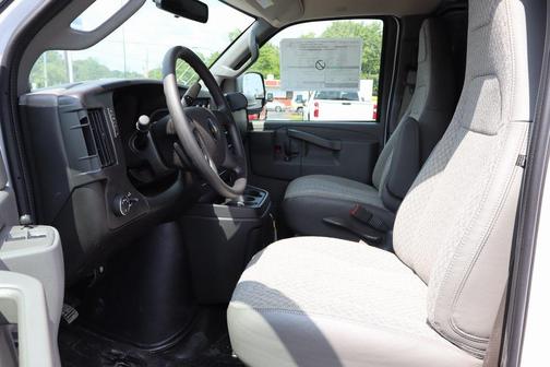 2025 Chevrolet Express 2500 RWD 2500 Regular Wheelbase WT