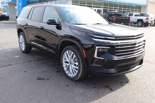 Mosaic Black Metallic 2027 Chevrolet Traverse LT