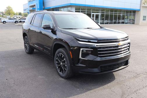 Mosaic Black Metallic 2026 Chevrolet Traverse LT