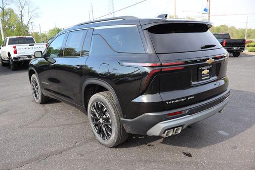 Mosaic Black Metallic 2026 Chevrolet Traverse LT