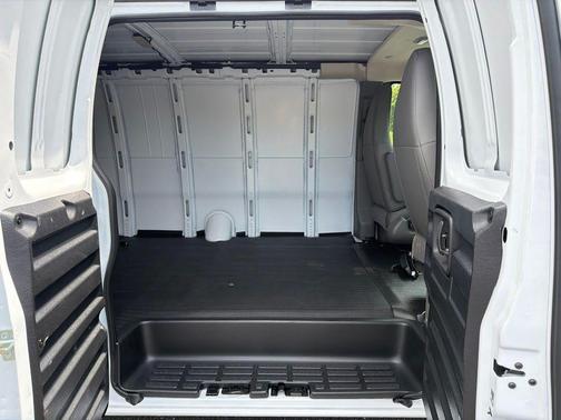 Summit White 2026 Chevrolet Express 2500 Work Van