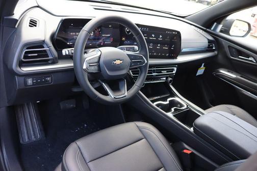 Mosaic Black Metallic 2026 Chevrolet Traverse LT