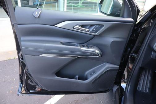 Mosaic Black Metallic 2026 Chevrolet Traverse LT