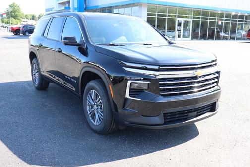 Mosaic Black Metallic 2026 Chevrolet Traverse LT
