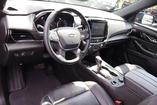 Mosaic Black Metallic 2023 Chevrolet Traverse RS