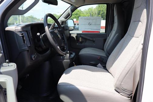 2025 Chevrolet Express 2500 RWD 2500 Regular Wheelbase WT