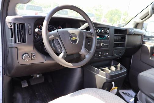 2025 Chevrolet Express 2500 RWD 2500 Regular Wheelbase WT