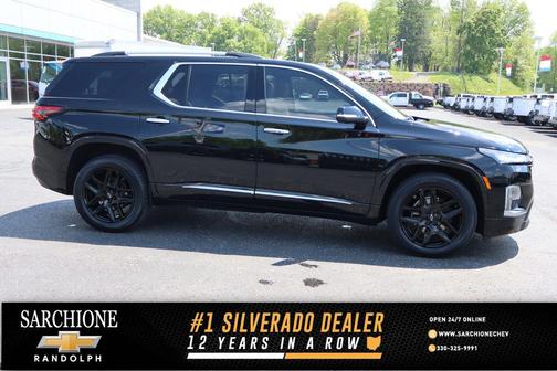 Mosaic Black Metallic 2022 Chevrolet Traverse Premier