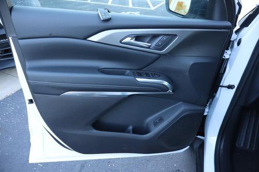 Summit White 2027 Chevrolet Traverse LT