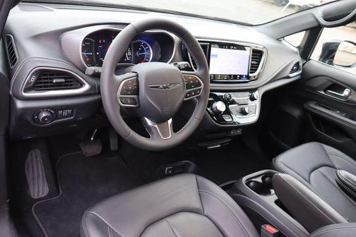 Ceramic Gray Clearcoat 2025 Chrysler Pacifica Hybrid Select