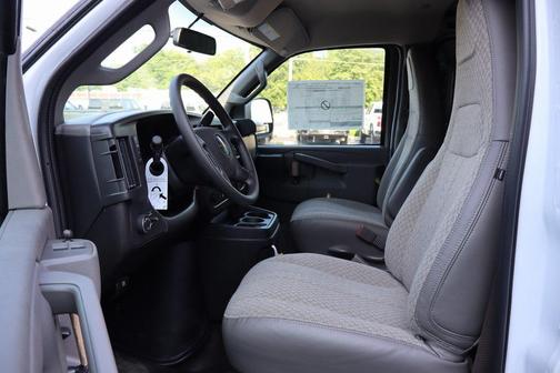 2025 Chevrolet Express 2500 RWD 2500 Regular Wheelbase WT