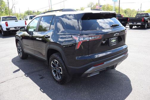 Mosaic Black Metallic 2025 Chevrolet Equinox AWD ACTIV