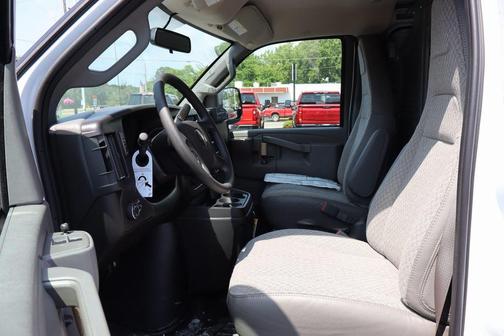 2025 Chevrolet Express 2500 RWD 2500 Regular Wheelbase WT