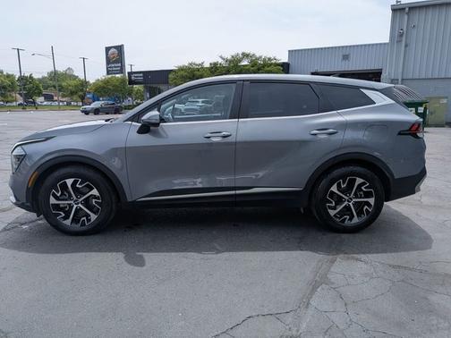 Silver 2024 Kia Sportage EX