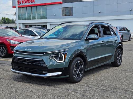 2024 Kia Niro SX